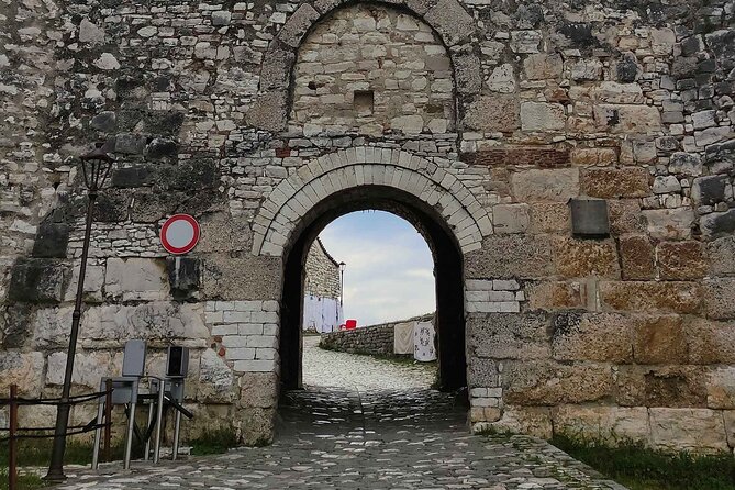 Berat - Unesco Heritage & Wine Tasting, Private Tour - Lunch and wine at Çobo Winery