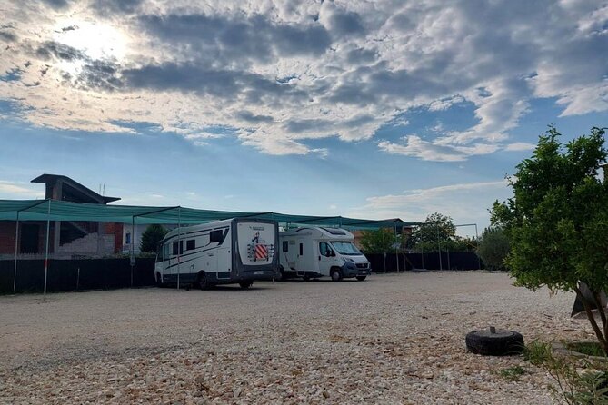 Happy Camping Berat - A practical campsite at the entrance to Berat