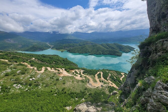 Hey Albania: Bovilla Afternoon Tour – Nature & Lake - Traditional lunch after the hike