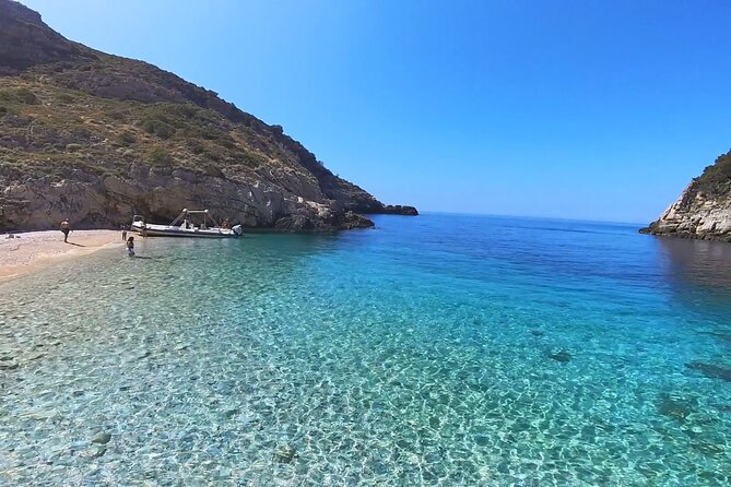 Private 6 H Boat Dafina Bay & Bear's Bay - Dafina Beach and Dafina Cave fill the longest stop