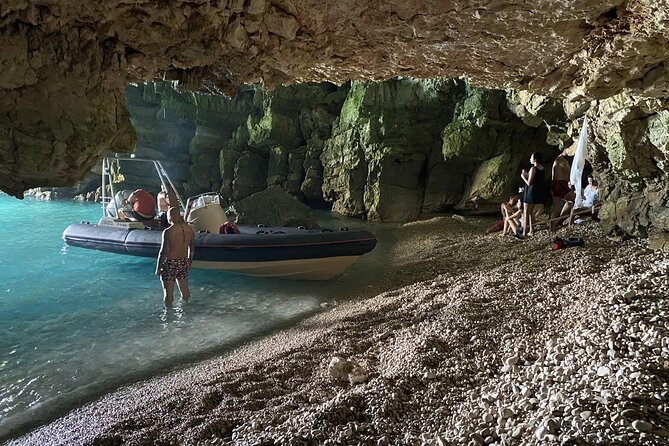 Speed Boat Tour to National Park and Grama Bay - What the music and onboard mood mean