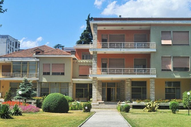Tour a Piedi di Tirana - Bllok, Taiwan Park, and everyday Tirana