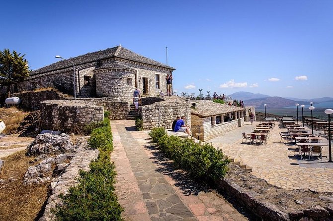 Visit The National Park of Blue Eye & Lekuresi castel - What your hour at the Blue Eye may look like